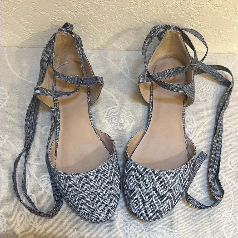 Women's Black and White Patterned Shoes